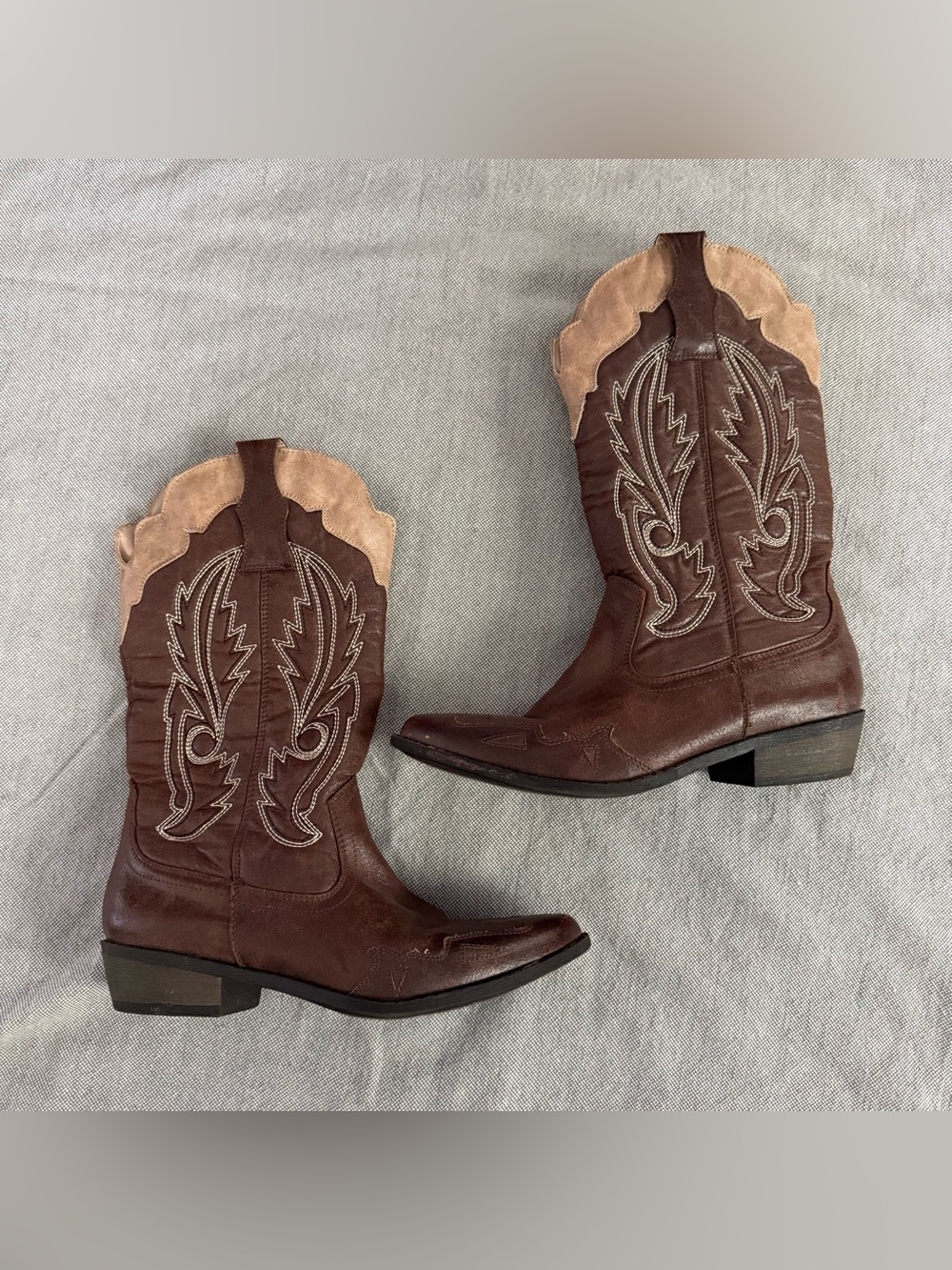 Coconuts Cimmaron brown faux leather boots tan faux suede white stitching 8.5